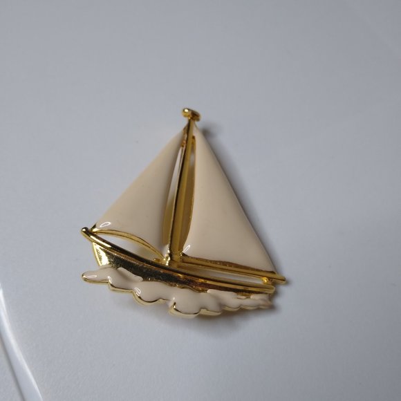 Sailboat Brooch - Picture 7 of 16